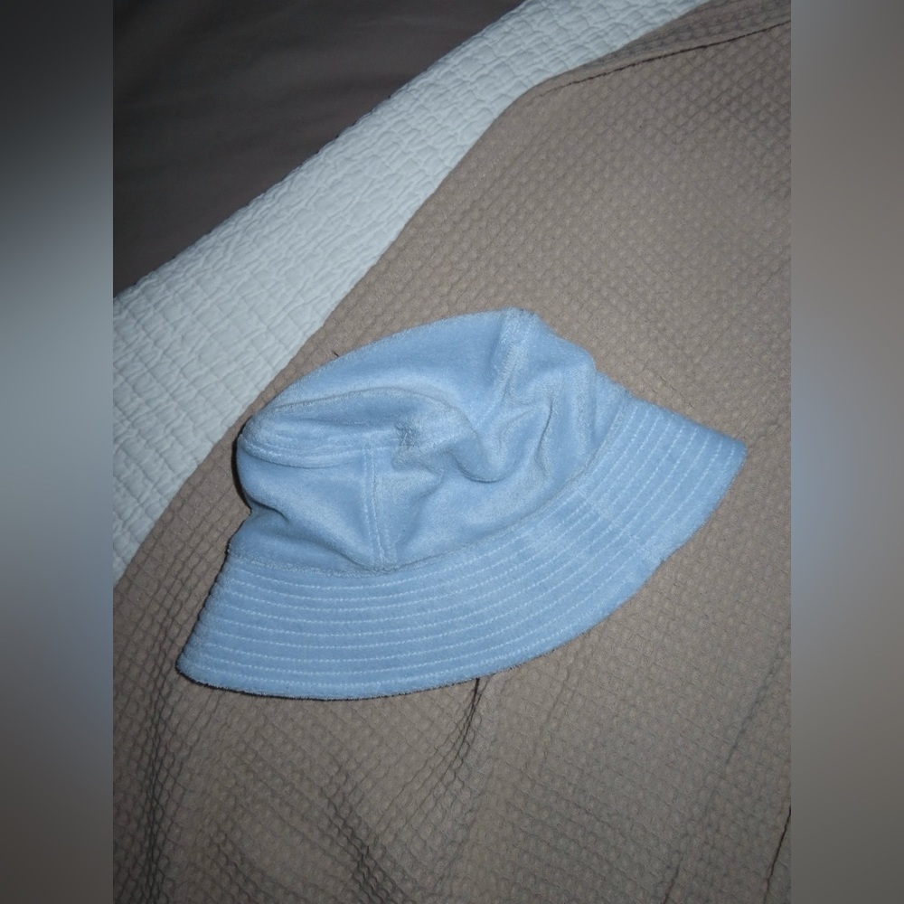 Aritzia Gander Bucket Hat - Picture 2 of 6